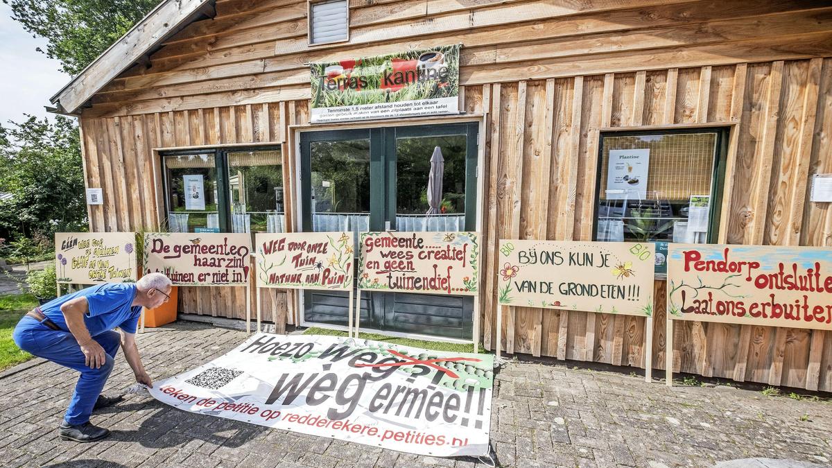 De Tuinders Staan Klaar Voor Een Protesttocht Alkmaarse Amateurtuinen